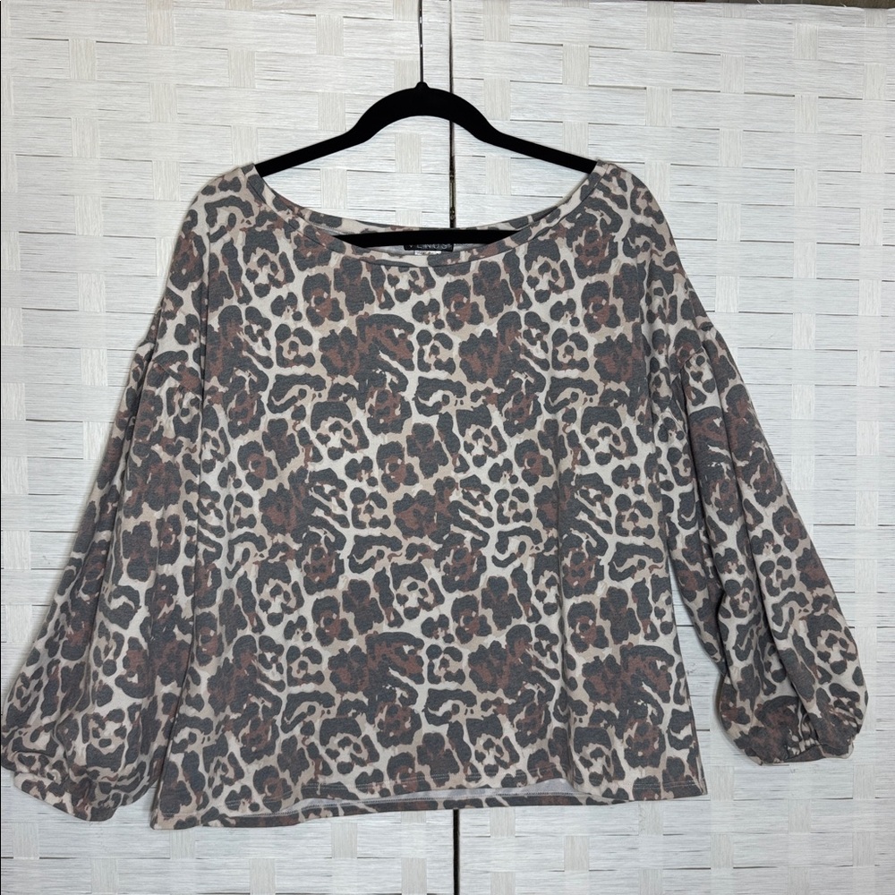 Venus Women’s Brown Muted Animal‎ Print Balloon Sleeve Oversized Top Size Medium - Picture 2 of 10